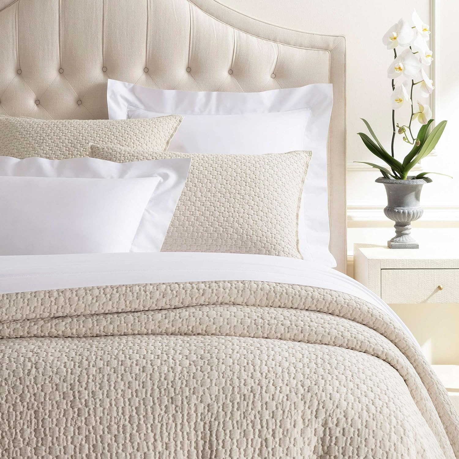 Amazon.com: Pine Cone Hill Lodi Alabaster Solid Cotton Matelasse Coverlet, King : Home & Kitchen